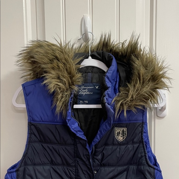 American Eagle Outfitters Navy and Blue Quilted Vest with Faux Fur Hood - Picture 5 of 8